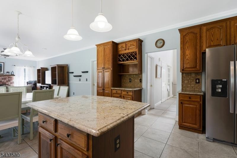 EAT IN KITCHEN
