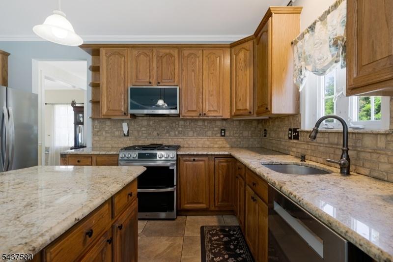 EAT IN KITCHEN