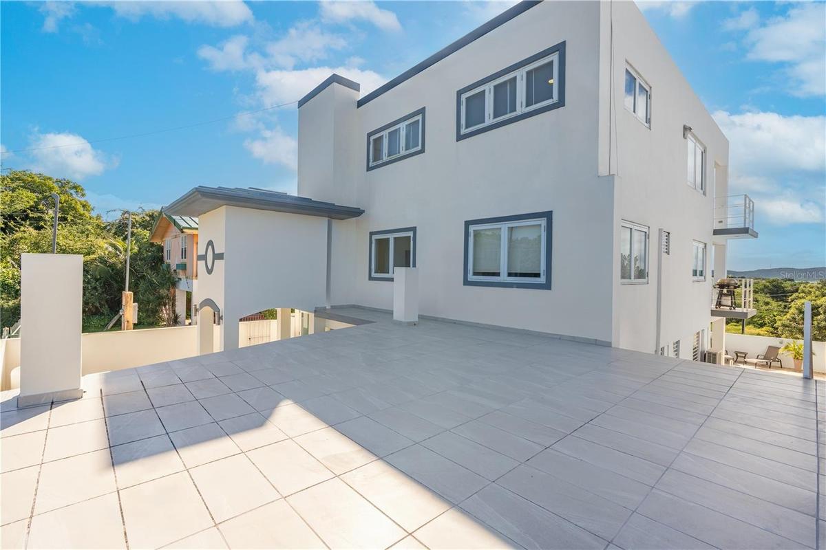 Terrace Open Concept Views