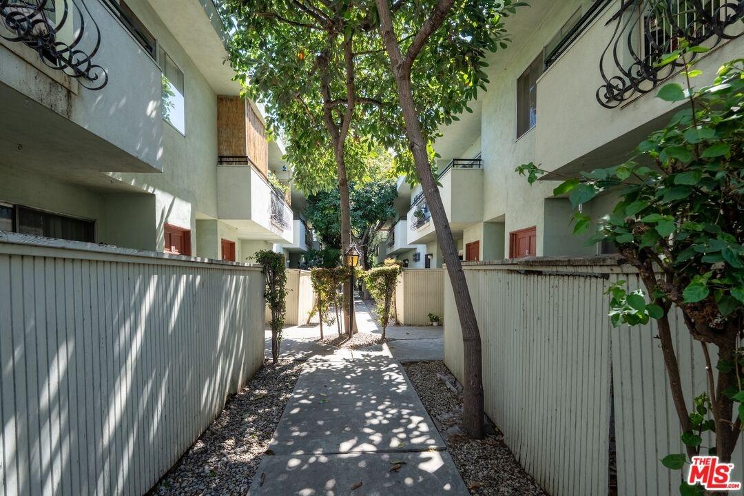 Middle court yard