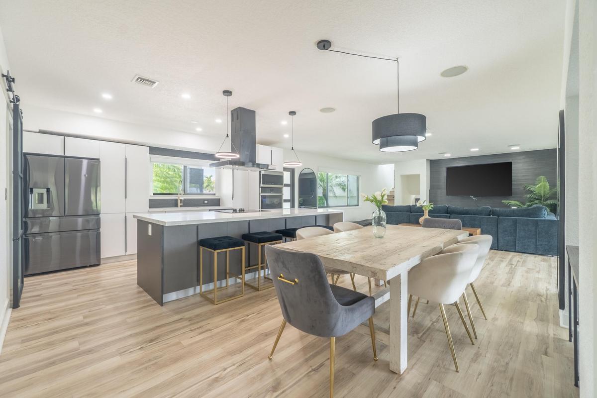 2878 NE 26St-12