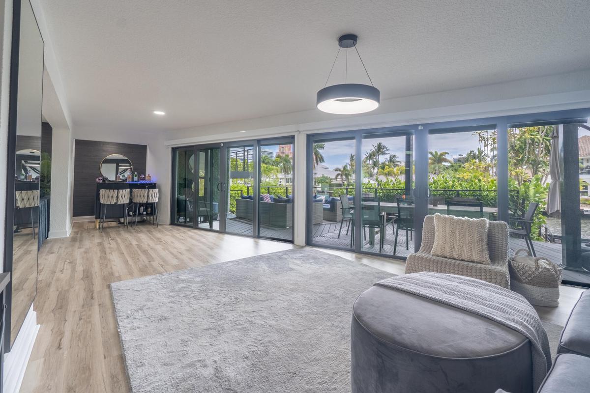 2878 NE 26St-6
