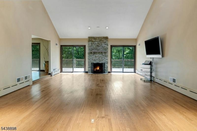 floor to ceiling stone f/p