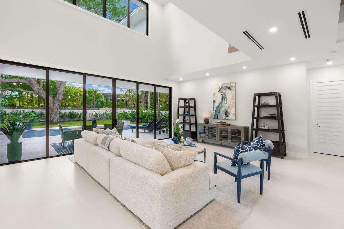 9-web-or-mls-2406 NE 13th Ct Fort Lauder