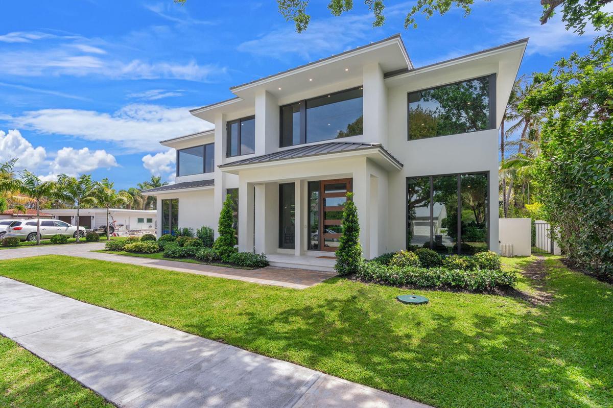 1-web-or-mls-2406 NE 13th Ct Fort Lauder