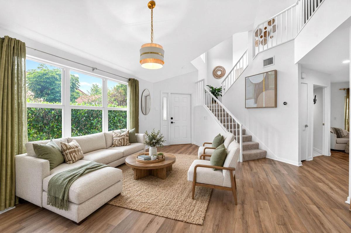 Modern-living-room-with-natural-light_ad
