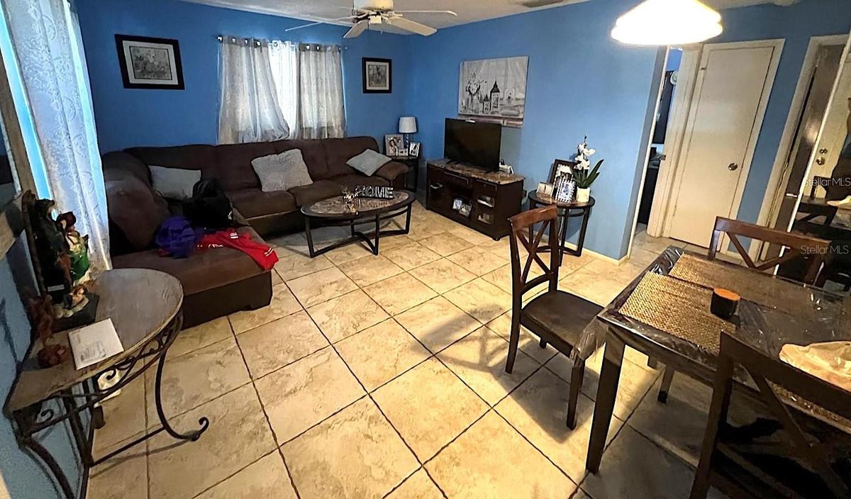 2102 Living room
