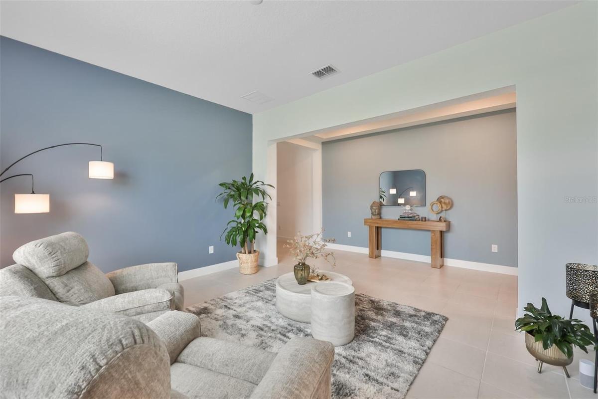 Flex room to foyer