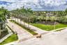Entry to the fabulous Isles At Weston community
