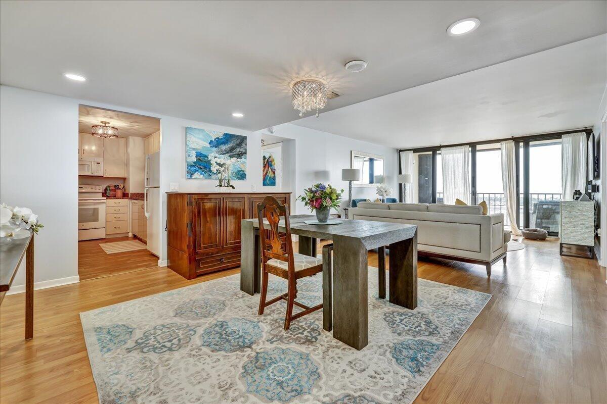 1608 dining