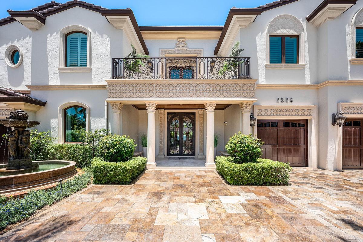 2225_West_Silver_Palm_Road_06