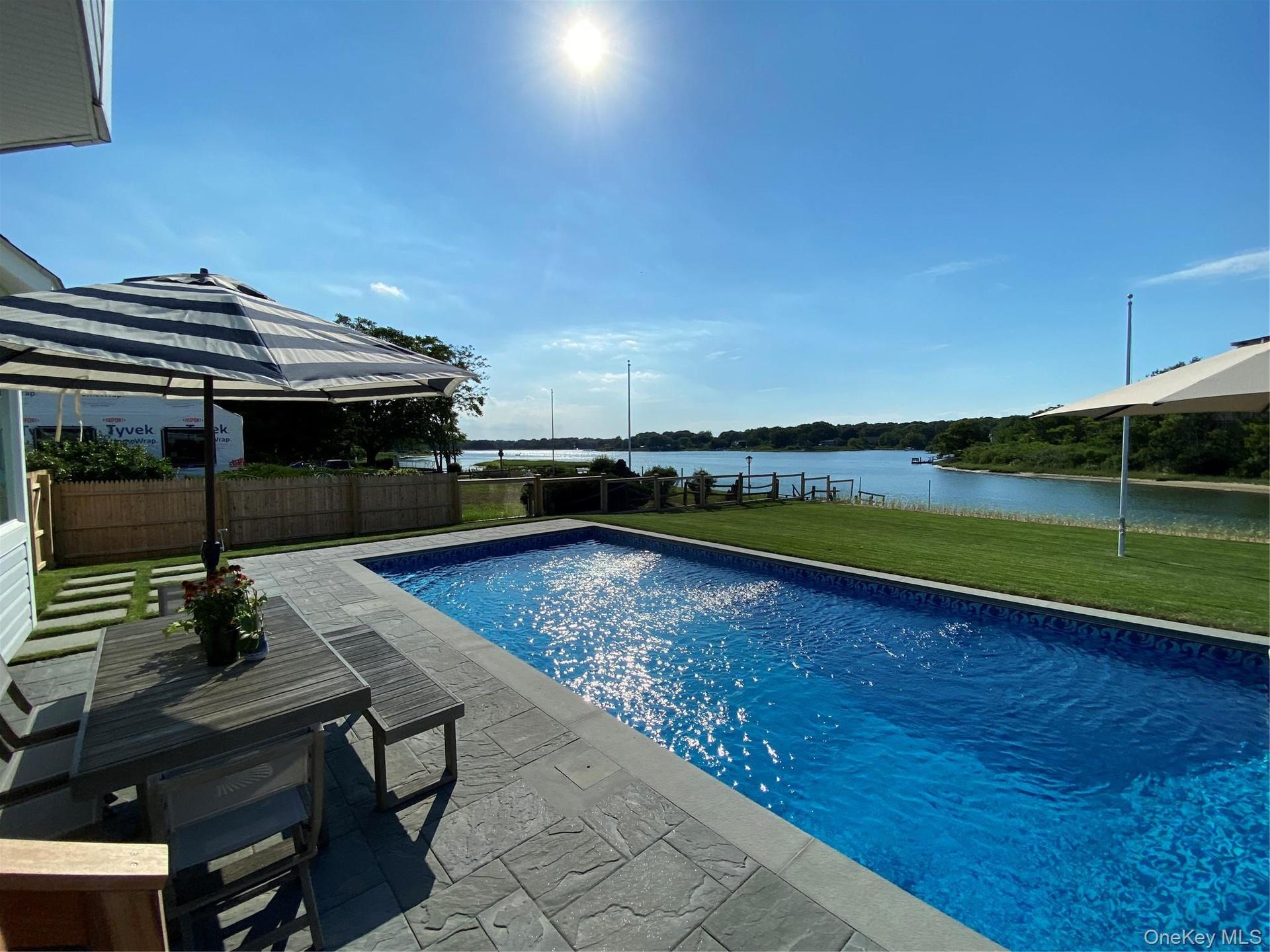 Spectacular views, heated pool, dine alfresco !!!