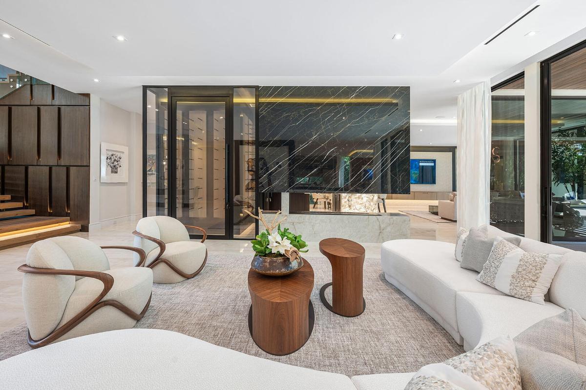 212_Alexander_Palm_Road_09