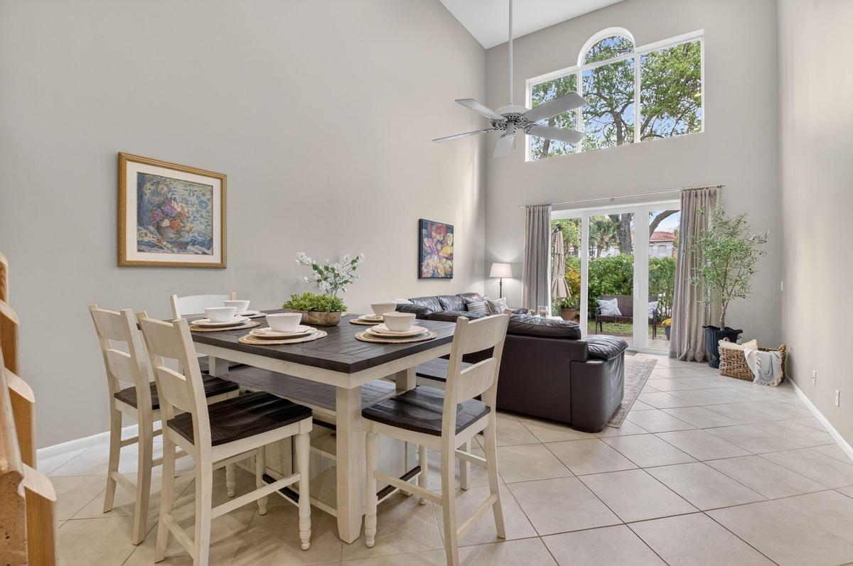 Living Room/ Dining Area