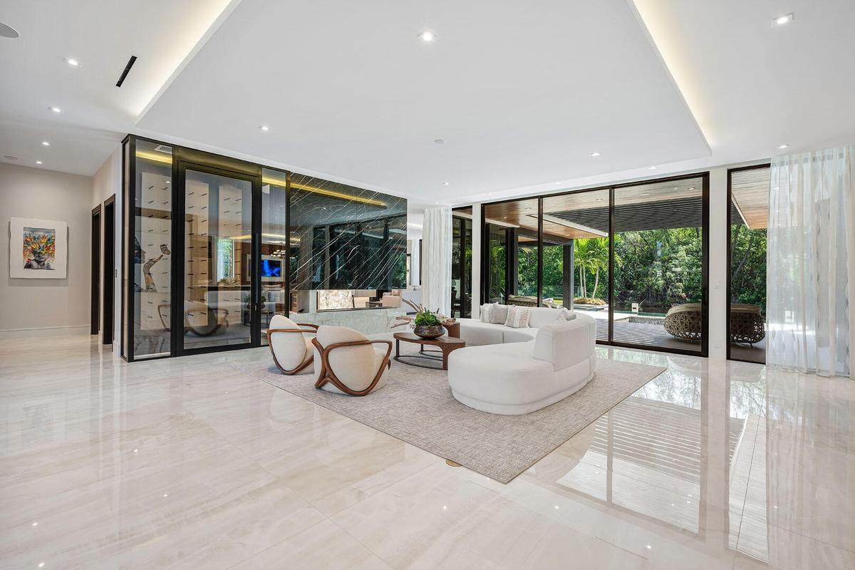 212_Alexander_Palm_Road_08