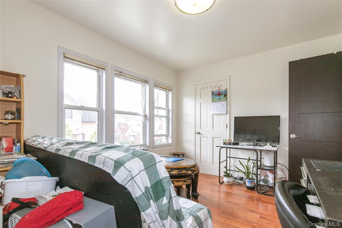2nd floor livingroom