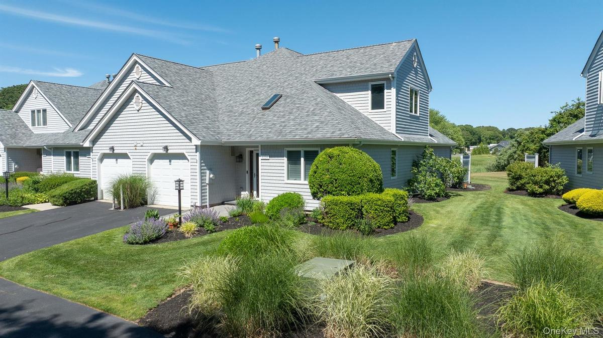 Welcome to 4004 The Fairway Golf Villas