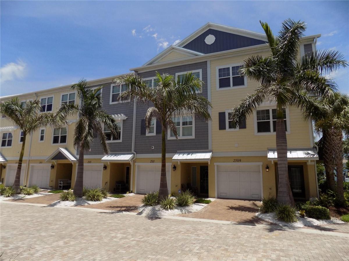 4 Bedrooms / 3 full baths