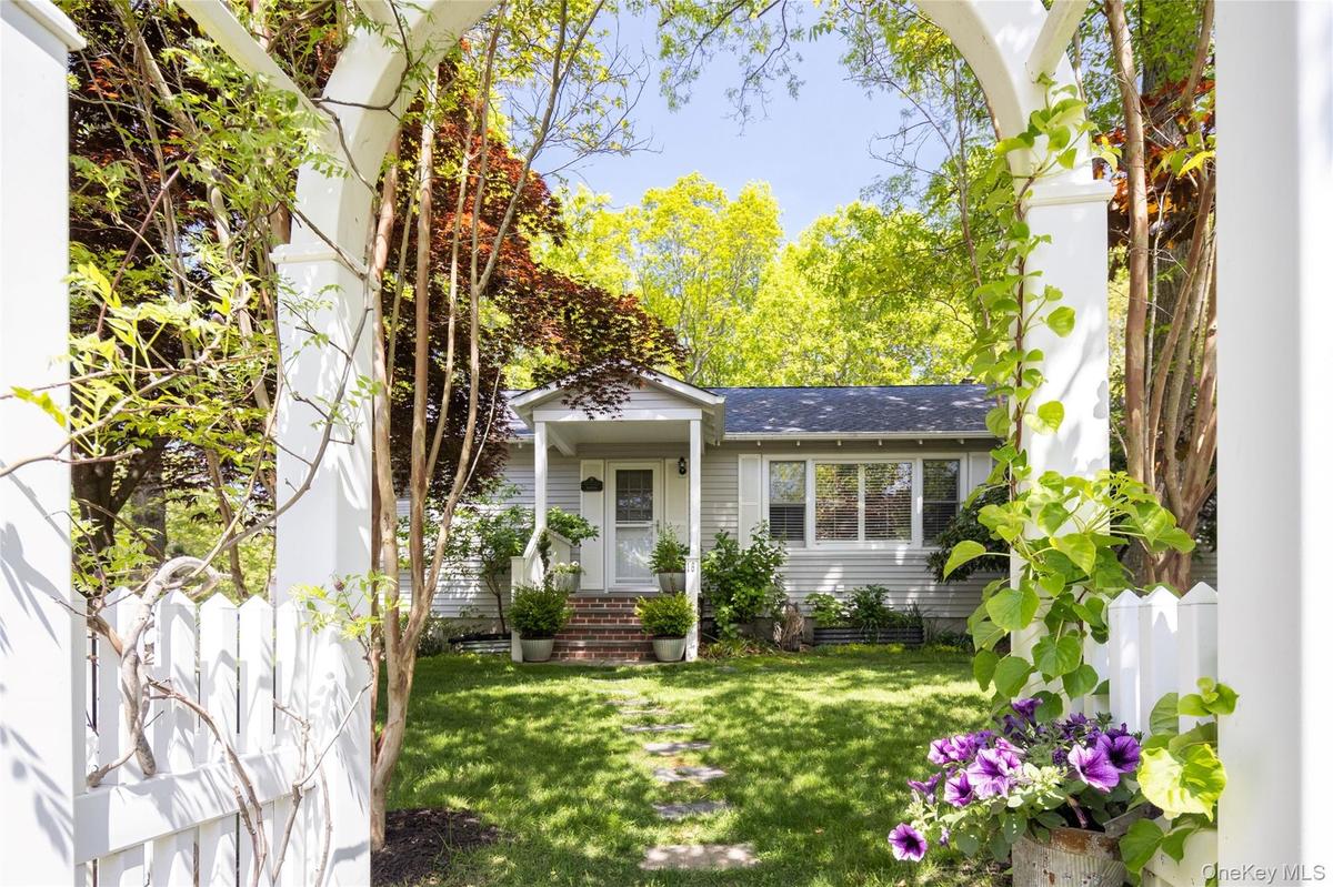 Front arbor entering into the yard area