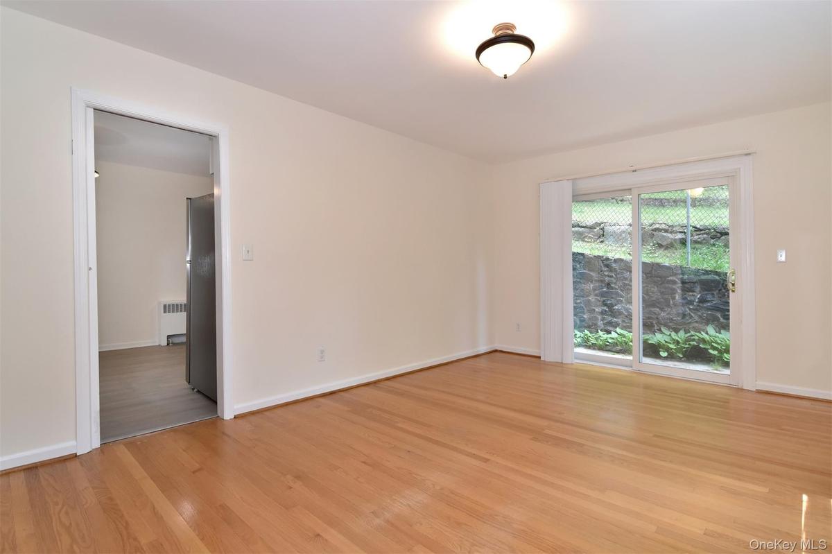 Dining Room into EIK.