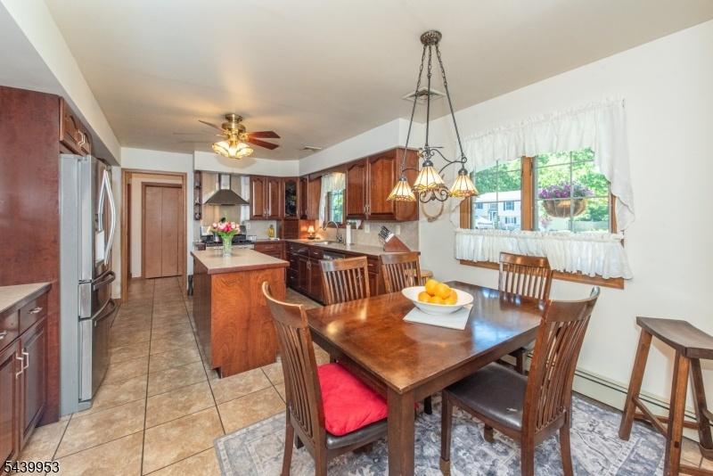 Kitchen / Custom Cabinets