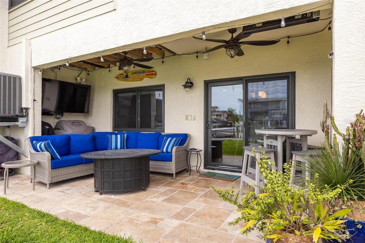 Ground floor patio with gorgeous travertine!