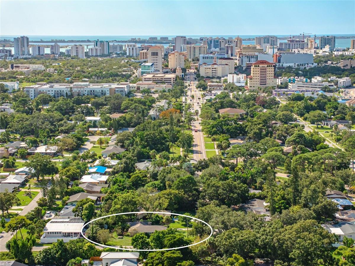 Under a mile to Downtown Sarasota!