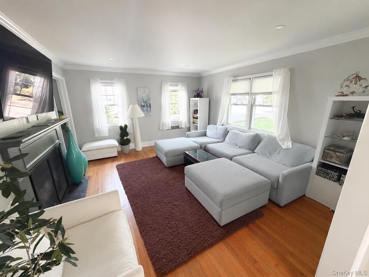 Fully furnished and with wood burning fireplace