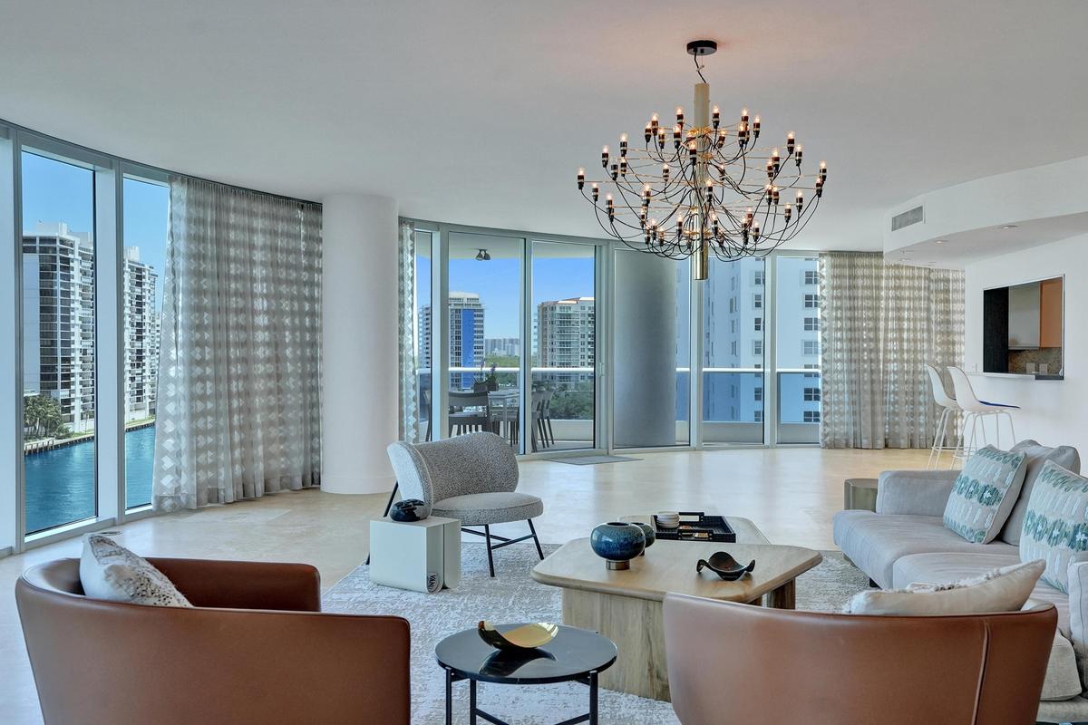 Curved Wall of Windows Magnificent Western Views