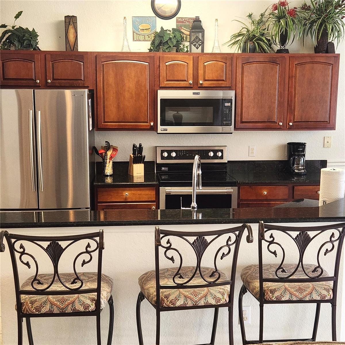 Breakfast Bar and Upgraded Cabinets
