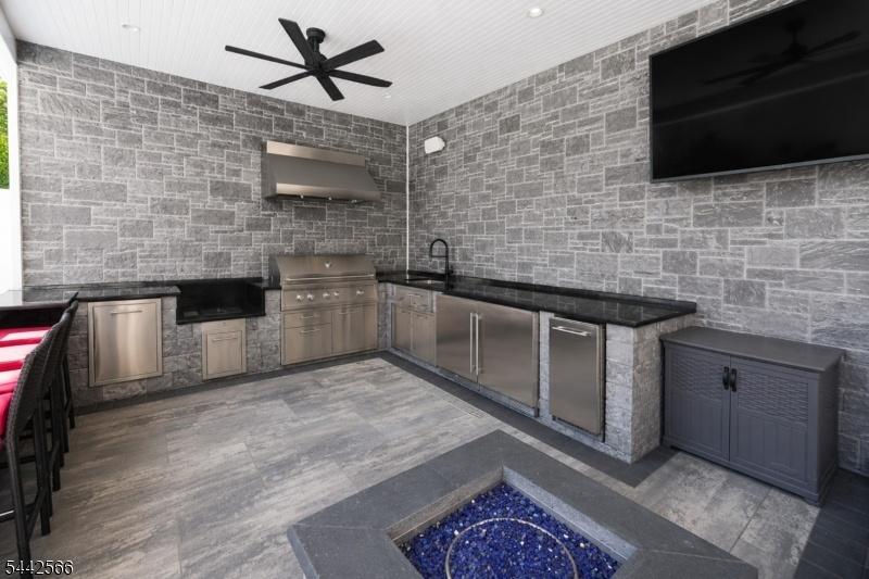 Outdoor kitchen