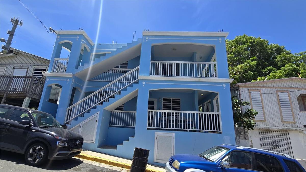 Downtown Blue, House
