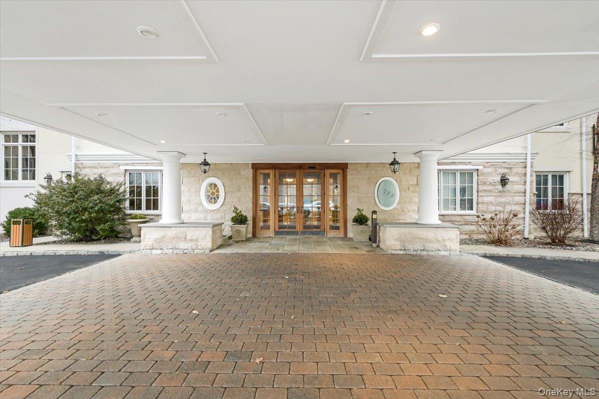 The doorway to the Lobby and Concierge is sure to impress.