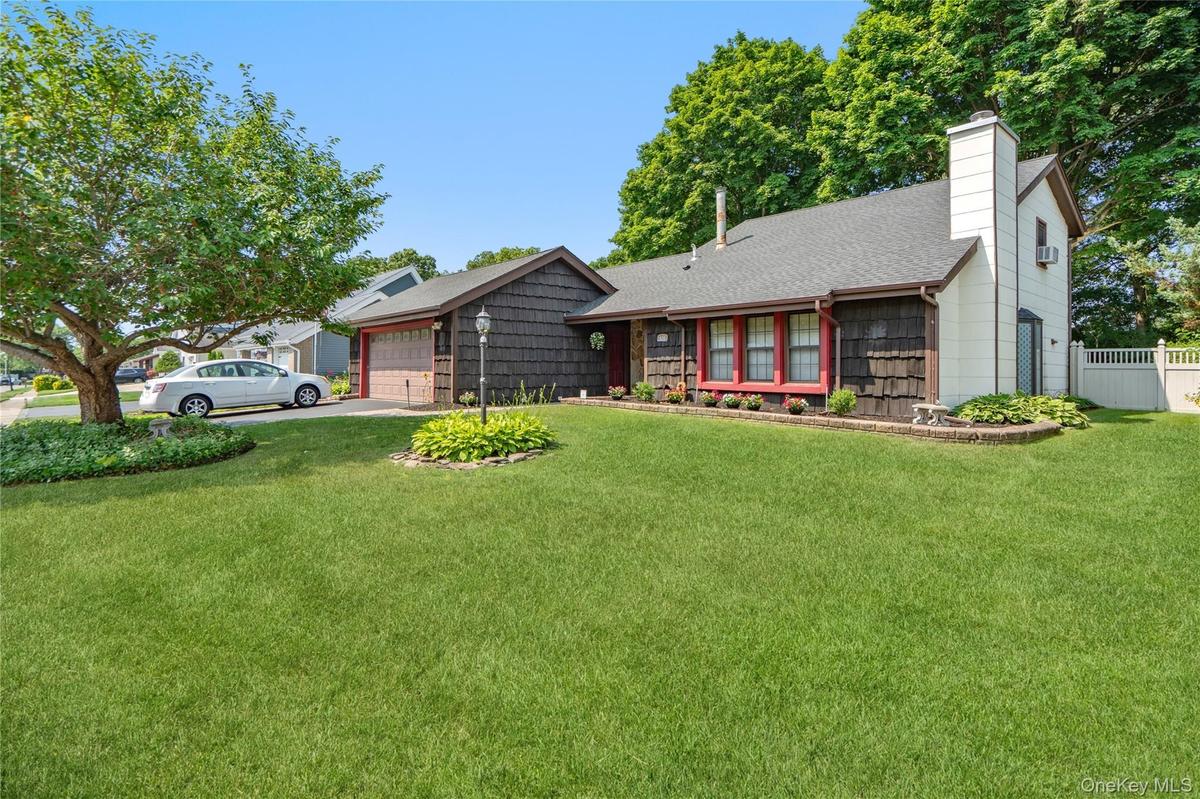 Welcome Home to 820 Greenbelt Parkway West!