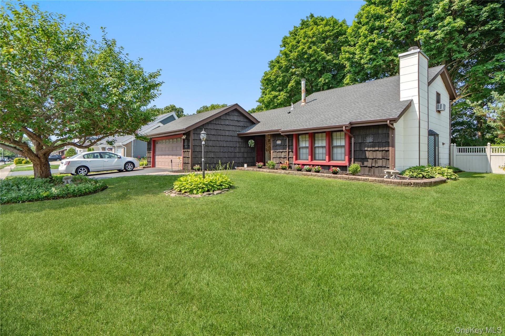 Welcome Home to 820 Greenbelt Parkway West!