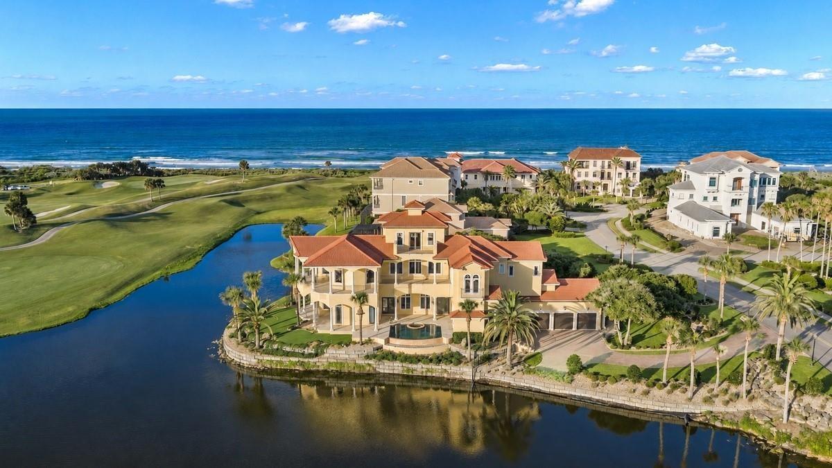 Located behind the exclusive North Gate of Hammock Dunes, this extraordinary Mediterranean estateoccupies one of the community’s most iconic peninsula