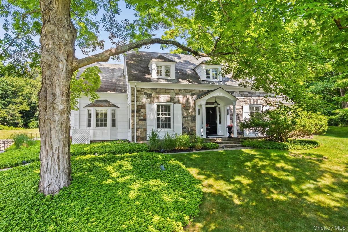 Welcome to charming 137 Boway Road!