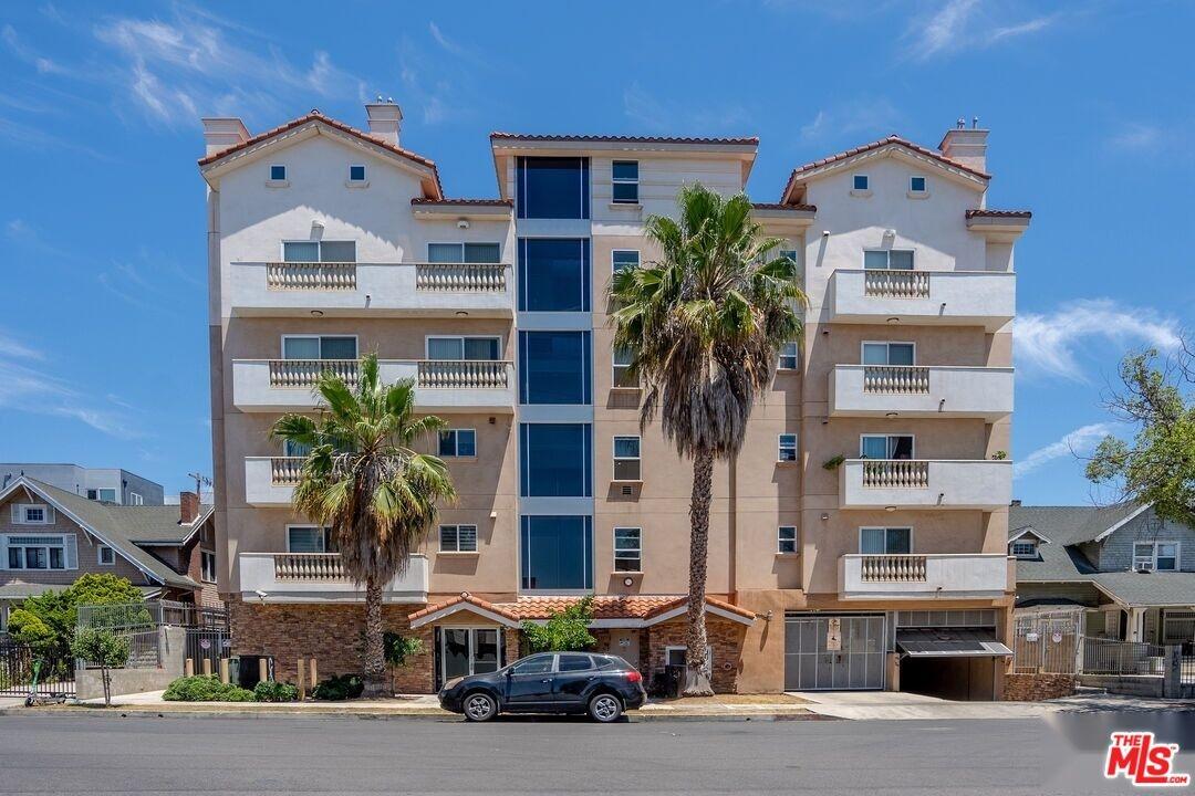 1026 S Oxford Ave #204