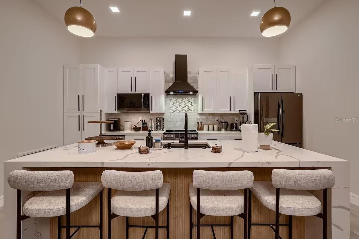 Large Island for Entertaining