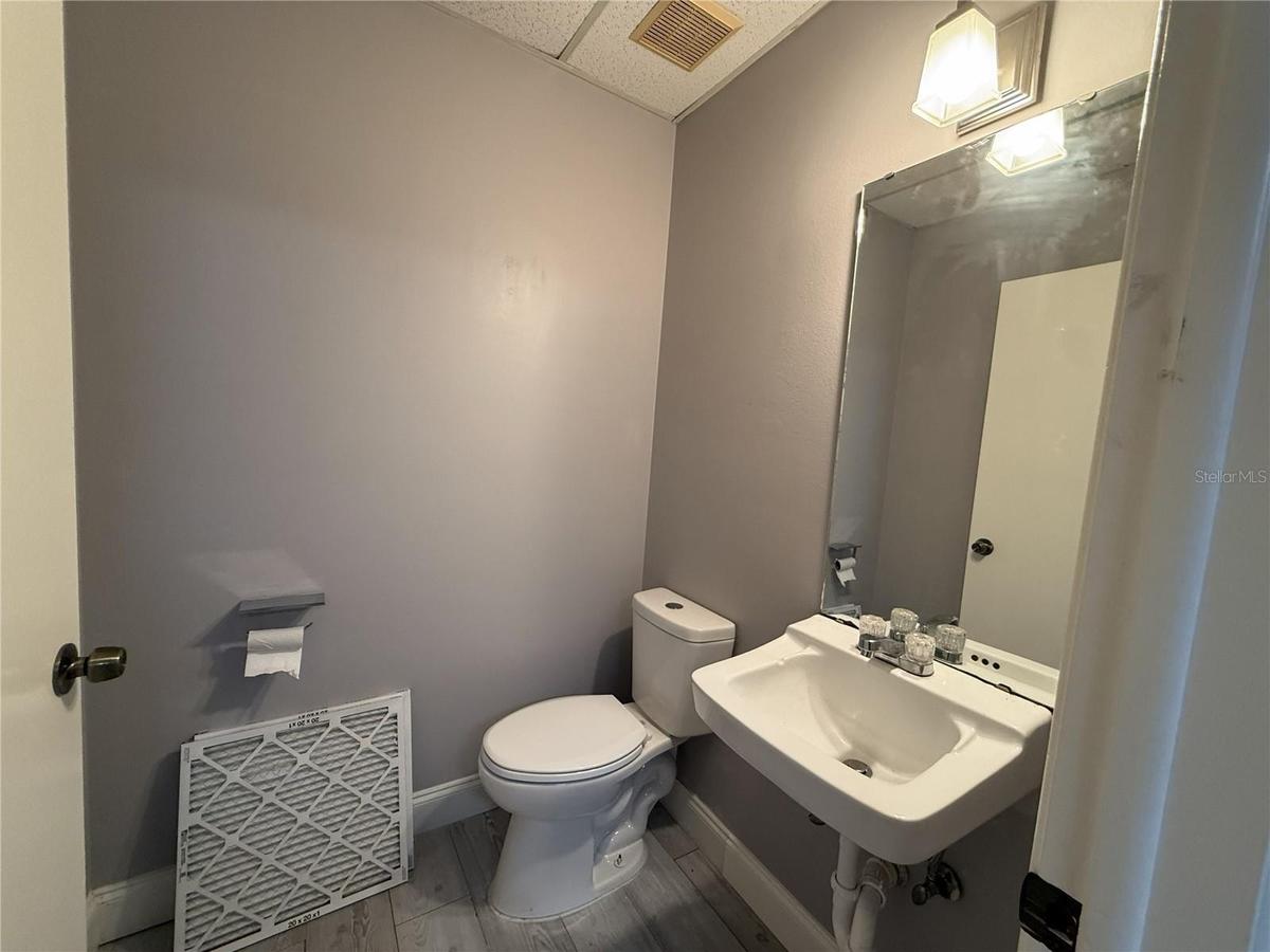 UNIT A BATHROOM