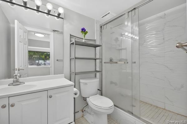 Full bathroom in the master bedroom