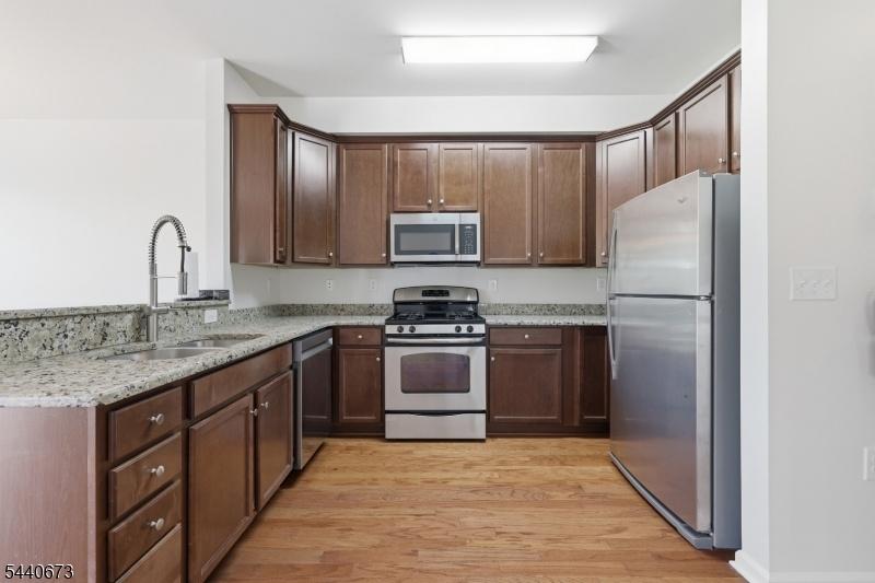 Kitchen - SS Appliances
