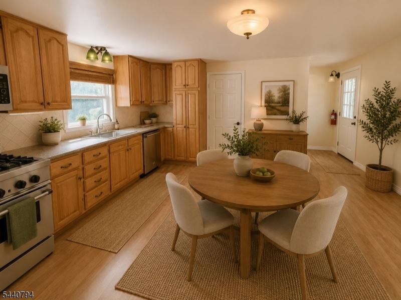 eat in kitchen staged