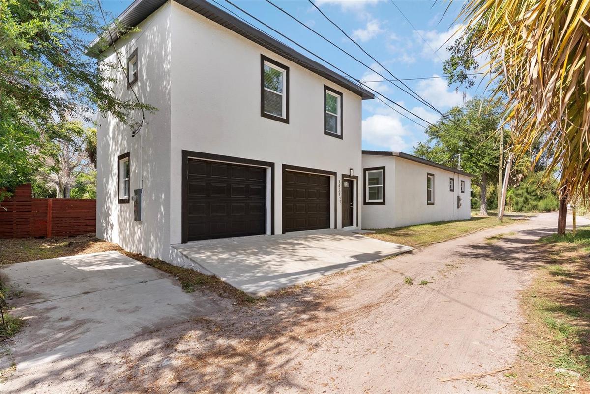 detached 2 car garage with apartment