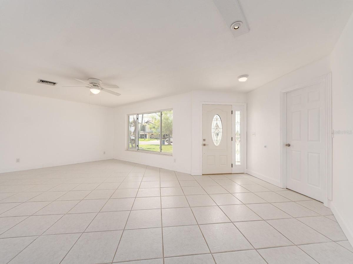 Bright and light entrance to the living area