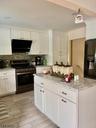 Kitchen w/Shaker Cabinets