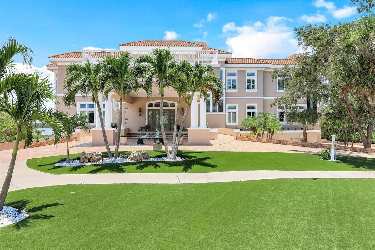 front view with circular driveway