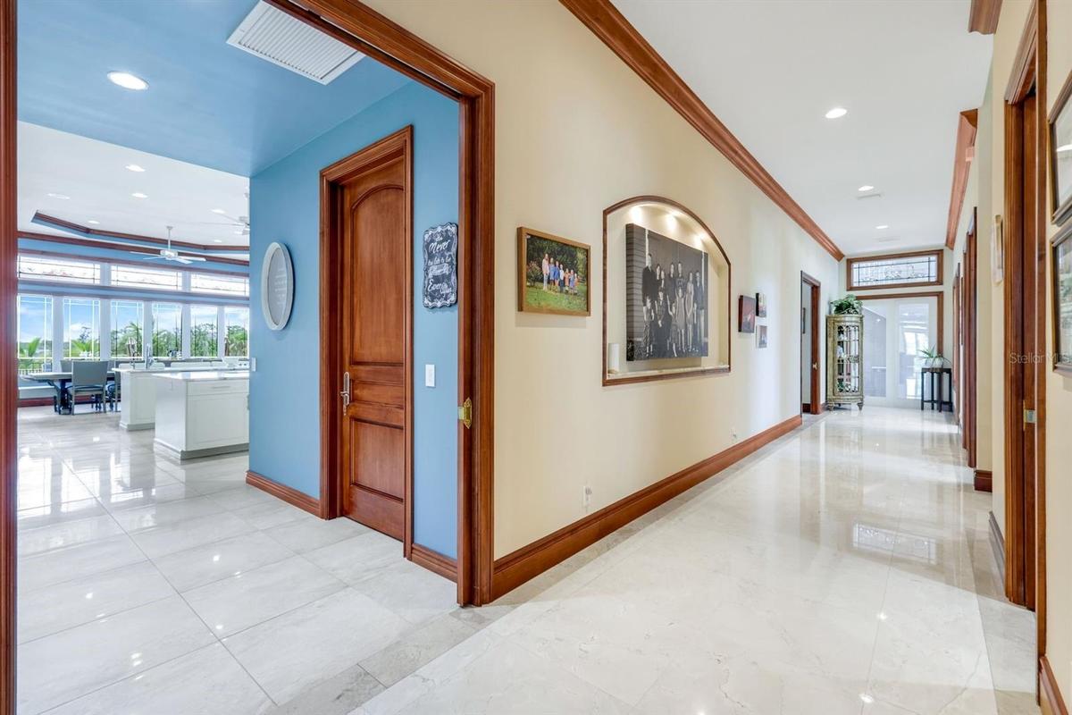 Front hallway to kitchen
