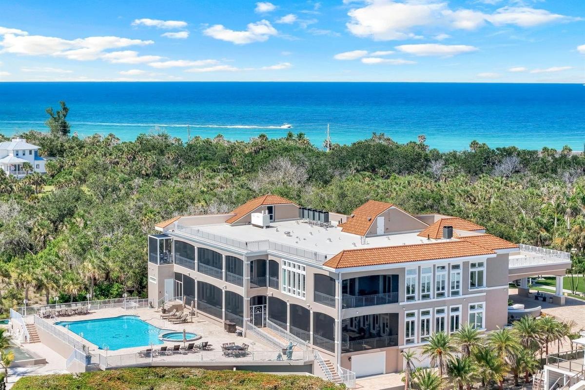back  of house resort style amenities and sweeping views
