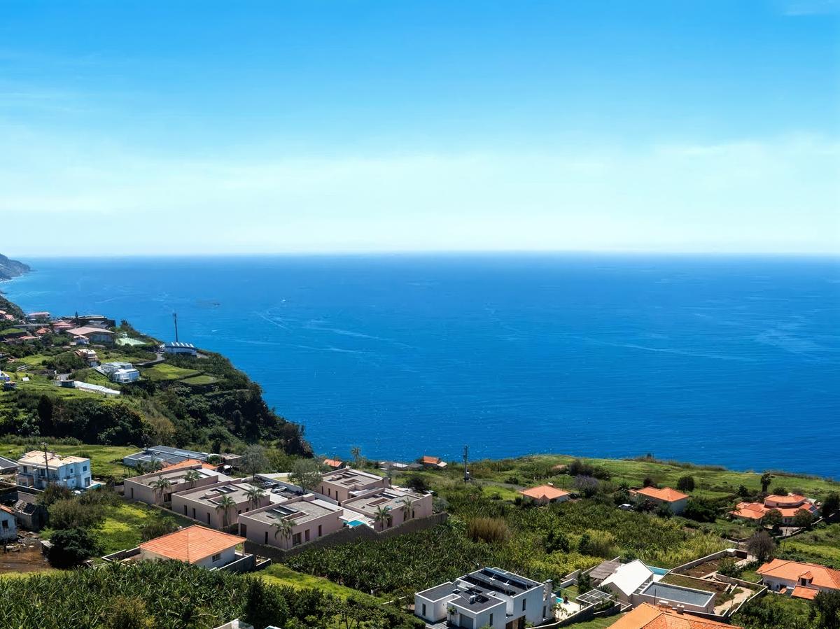 Location and oceans views